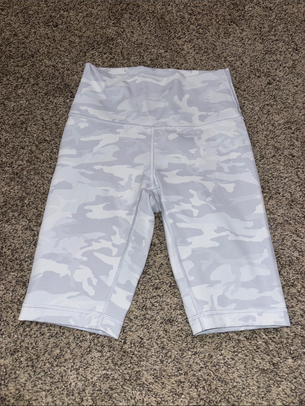 Lululemon Wunder Under Short 10" *Ribbed size 6
